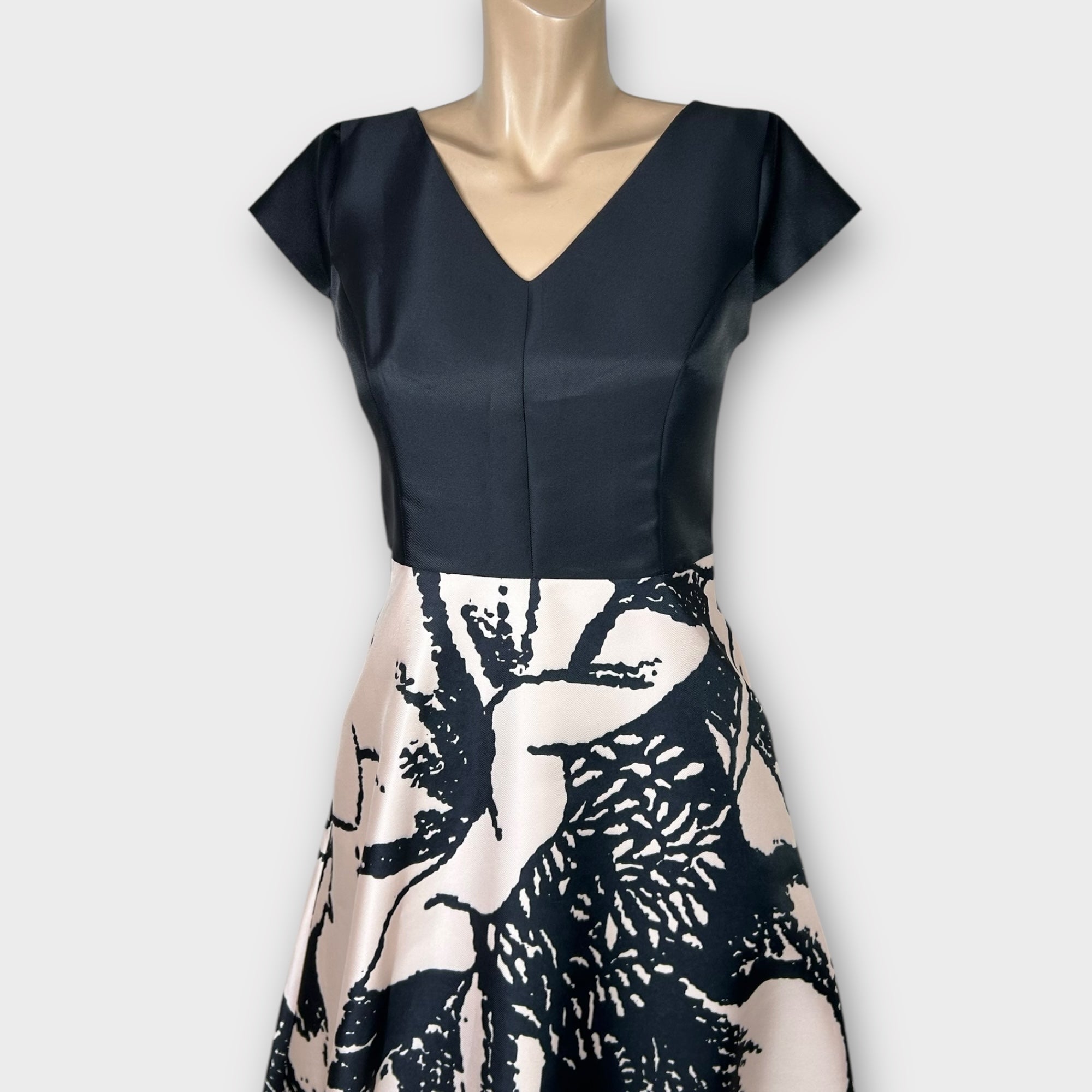 Daisy May Dress - 8/10