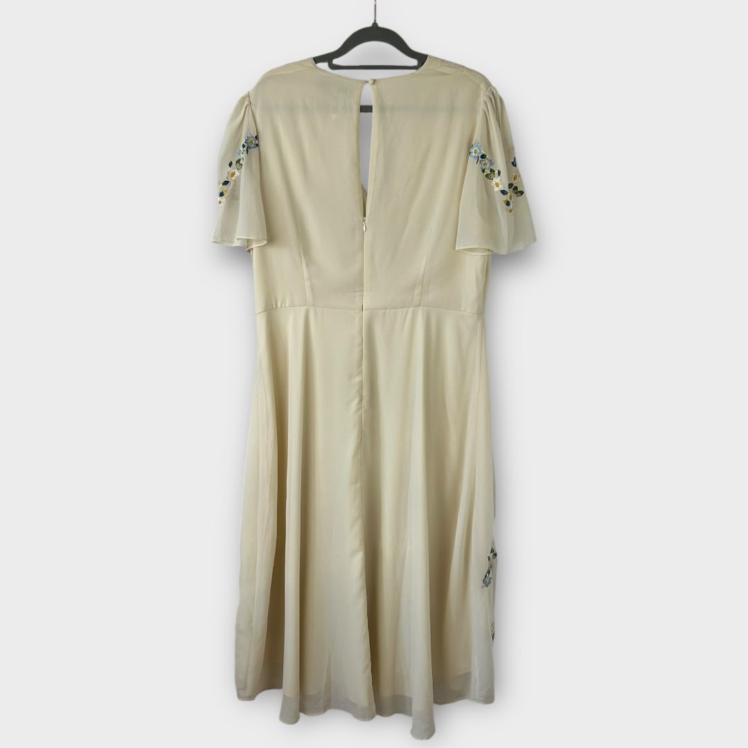 Hope &amp; Ivy The Astrid Embroidered Midi Dress - 16