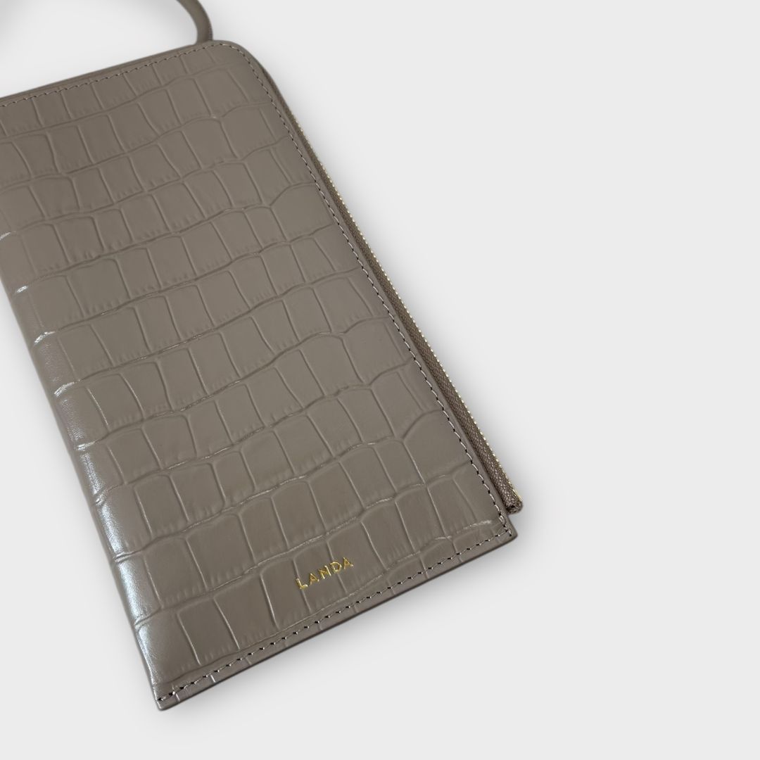 Landa Moye Phone Bag