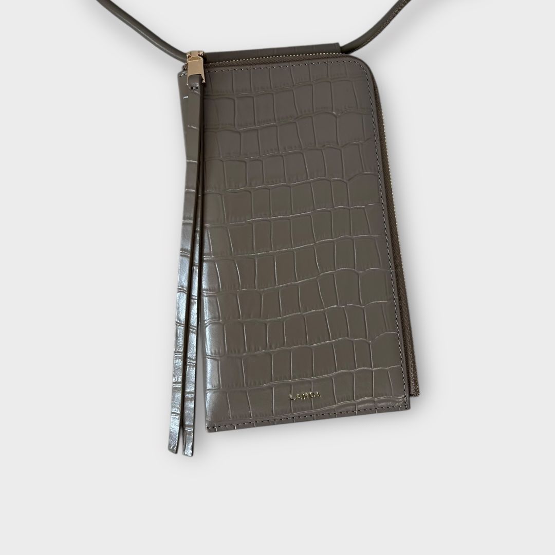 Landa Moye Phone Bag